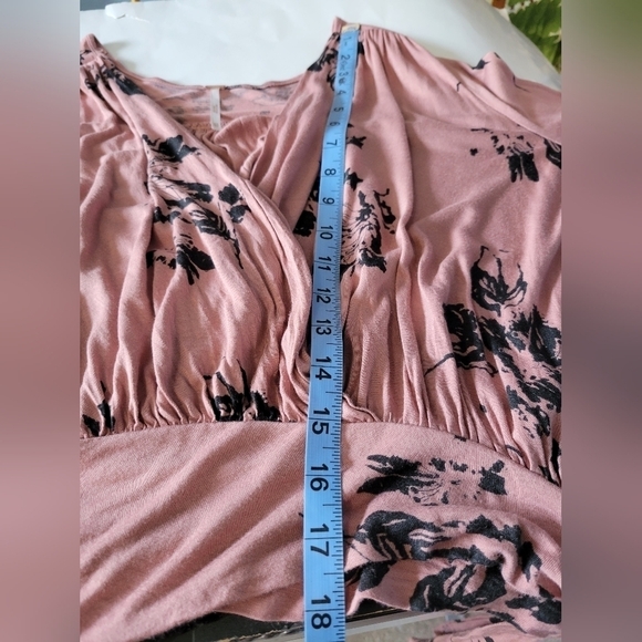 Free People Fiona Wrap Bell Sleeve Top Size XS in Pink - Picture 12 of 12